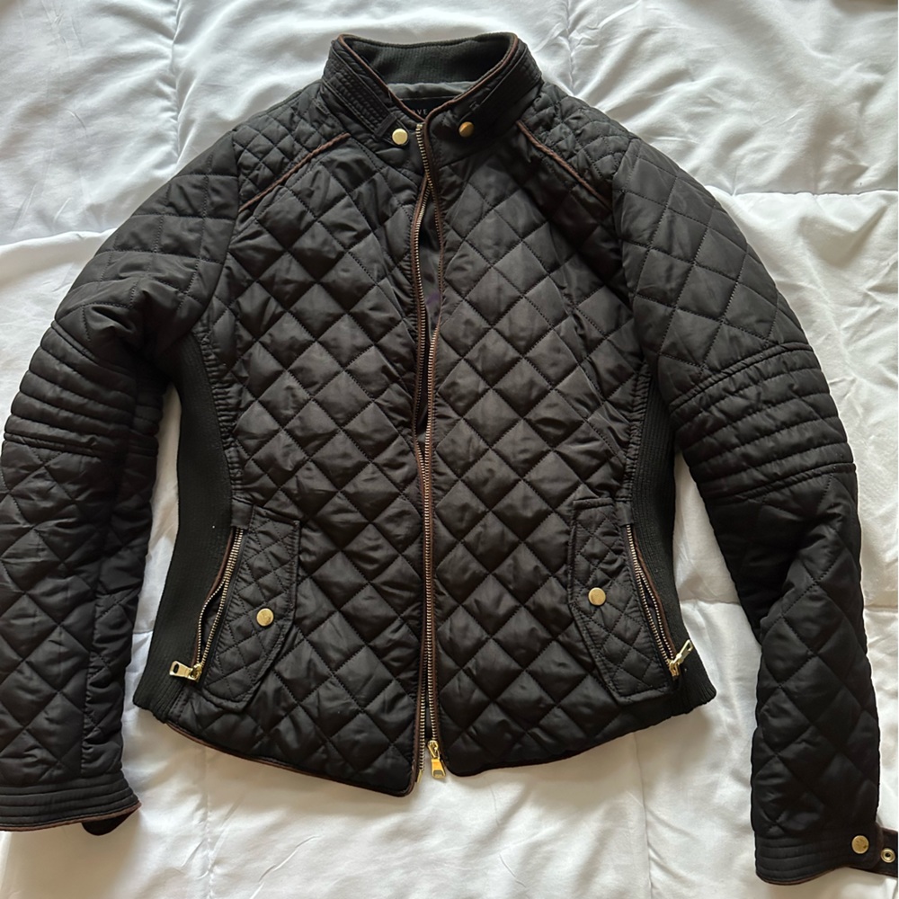 Black puffer jacket short